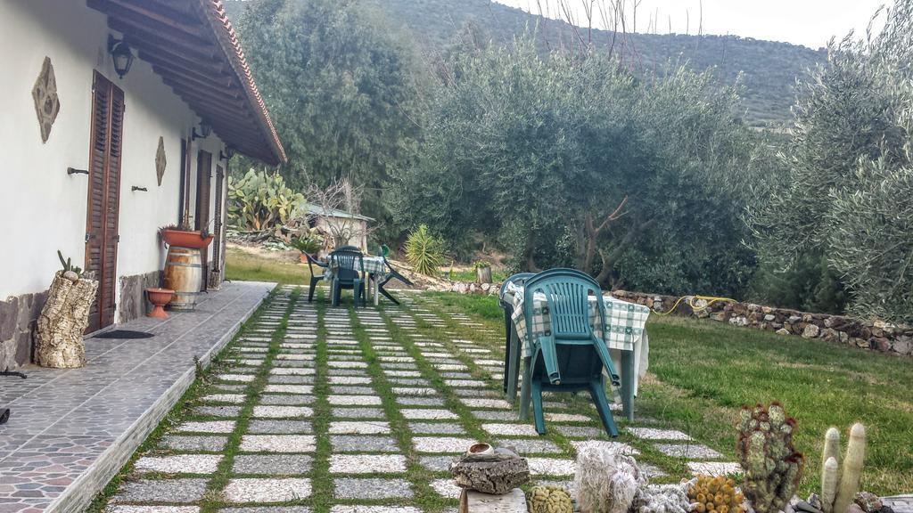 Su Trabi B&B Fluminimaggiore Zewnętrze zdjęcie